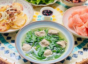 Hình của món Canh Rau Bồ Ngót Nấu Giò Sống.