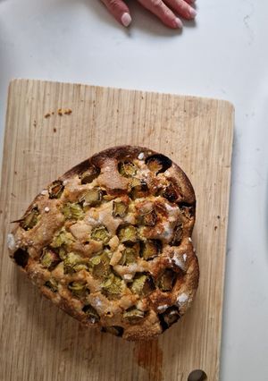 A picture of Apple and Rhubarb Pie.