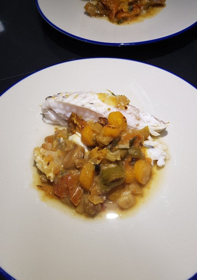 Una foto de Rape al horno con verduras ¡Delicioso!
