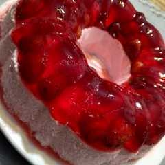 قالب الجلي بالفراولة والكريمة 🍓-レシピのメイン写真