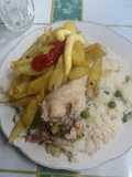 Pavo con arroz, papas fritas y algo más