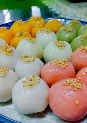 A picture of Five-Color Bánh Trôi (Vietnamese Glutinous Rice Balls).