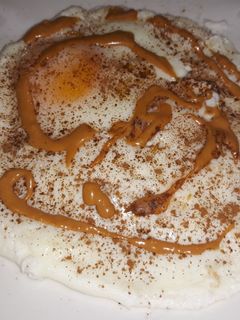Una foto de Huevo "frito" con canela y mantequilla de cacahuete