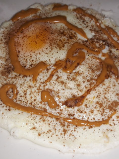 Una foto de Huevo "frito" con canela y mantequilla de cacahuete