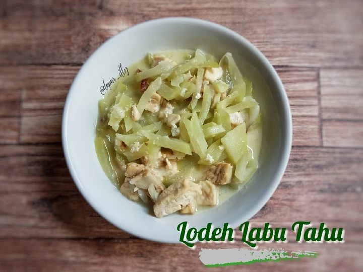 Easy Steps to Prepare Recipes Lodeh Labu Siam dan Tahu the Can Spoil the Tongue Delicious.