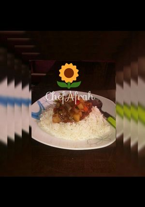 A picture of White rice and potatoes sauce.