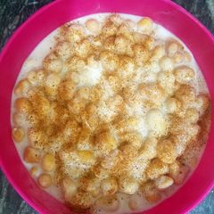 A picture of Dahi phulki chaat.