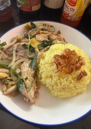 Hình của món Cơm Gà Hội An - Ẩm thực Việt.