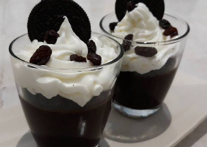 Puding coklat oreo whipped cream