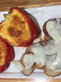 Morrones con huevo y queso, y papas con salsa blanca de cebollitas de verdeo!!