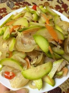 Hình của món Gân bò trộn cóc non.