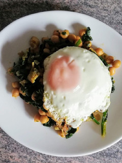 Una foto de Espinacas con garbanzos ligeras