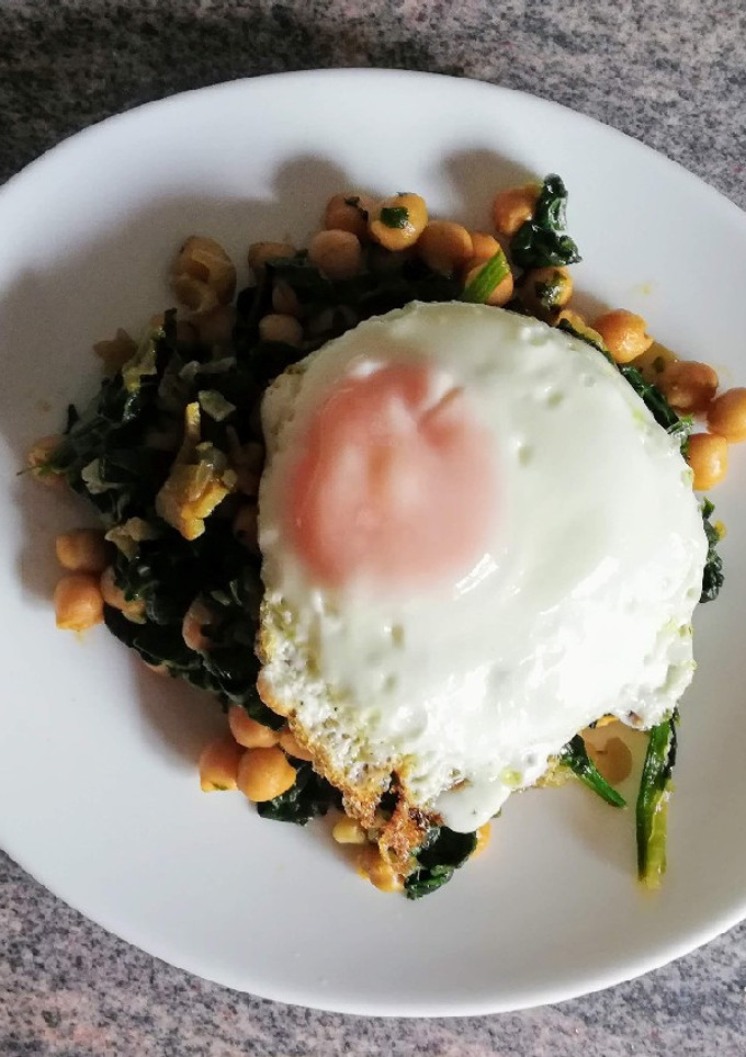 Una foto de Espinacas con garbanzos ligeras