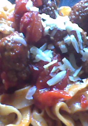 Una foto de Fideos cintas Argentinas con albòndigas