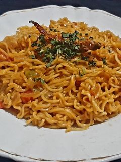 पंजाबी तड़का मैगी (punjabi tadka maggi recipe in Hindi) रेसिपी मुख्य फोटो