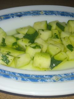 Una foto de Dados de calabacín en vinagre