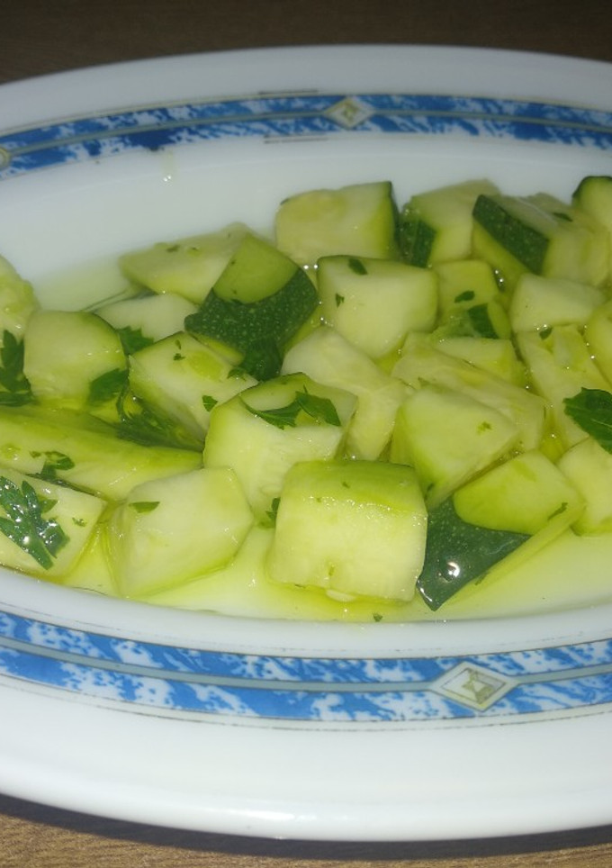 Una foto de Dados de calabacín en vinagre