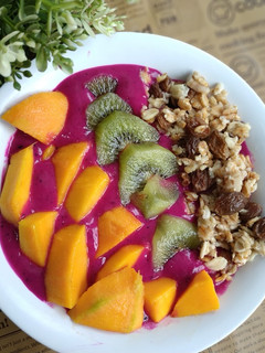 Foto resep Sarapan sehat 4 (Dragon fruit smoothies bowl)
