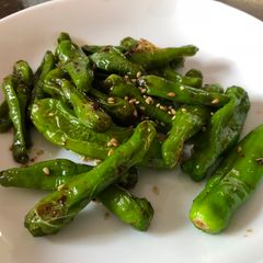 A picture of Japanese small green pepper fry with butter.