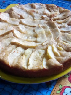 Una foto de Torta fácil de manzana y pasas 🍎( ◜‿◝ )♡