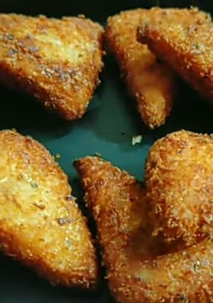 A picture of Potato cheese triangles.