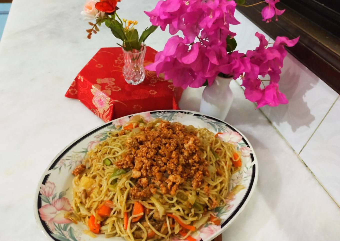 Spicy chicken mince vegetable spaghetti