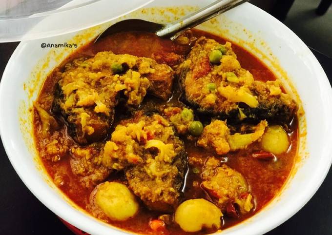 Rohu Fish in the Cauliflower Curry