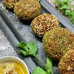 A picture of Falafel 🧆.