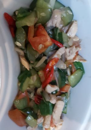 Foto resep Tumis kyuri ayam filet
