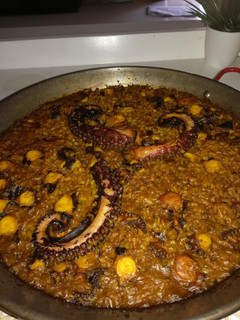 Una foto de Paella de pulpo o Arroz con pulpo
