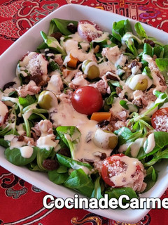 Una foto de Ensalada especial con atún y salsa mahonesa