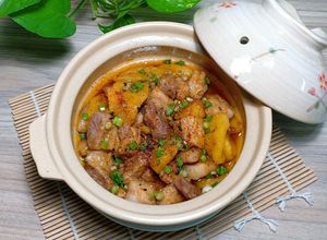 Hình của món Ba chỉ kho thơm.