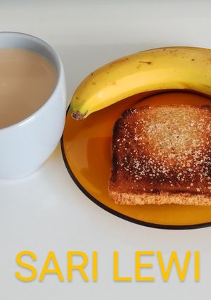 Una foto de Desayuno caliente día 1>Café con leche>Tostada>Plátano