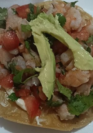 Una foto de Tostadas de camarón