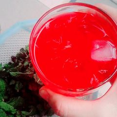 A picture of Qoumi red mashroob.