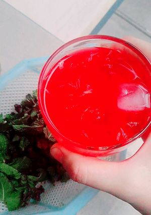 A picture of Qoumi red mashroob.