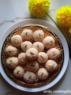 नारियल लड्डू (nariyal laddu recipe in hindi) रेसिपी मुख्य फोटो