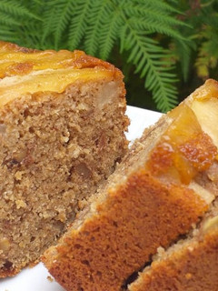 Una foto de Budín integral de banana, pera y nuez