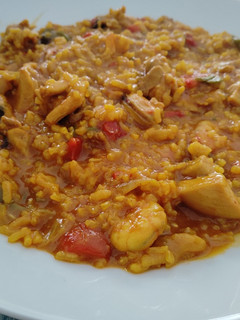 Una foto de Arroz cremoso con pollo y gambas