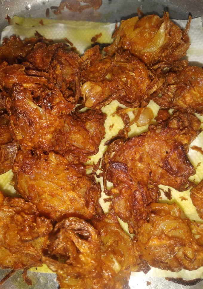A picture of Kanda bhajiya.