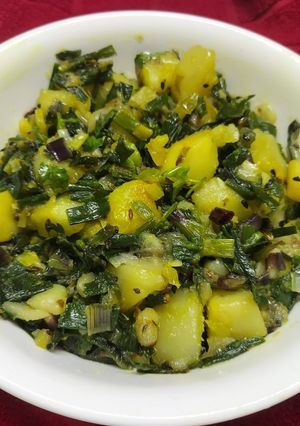A picture of Potatoes with Green Onion.
