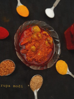 ગુંદા નુ અથાણુ (Gunda Athanu Recipe In Gujarati) રેસીપી મુખ્ય ફોટો