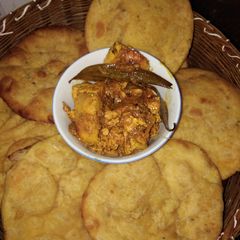 A picture of Aloo Puri.
