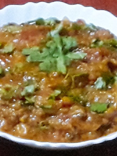 रोस्टेड बैंगन भरता (Roasted baingan bharta recipe in hindi) रेसिपी मुख्य फोटो