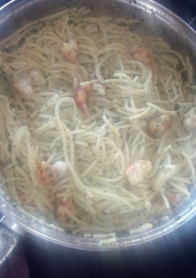 Una foto de Espaguettis al ajillo