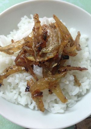 Hình của món Cá cơm rim nước mắm.