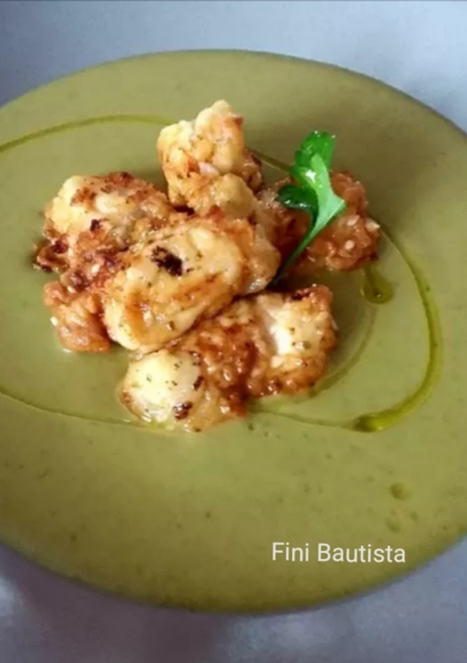 Una foto de Crema de brócoli con pollo
