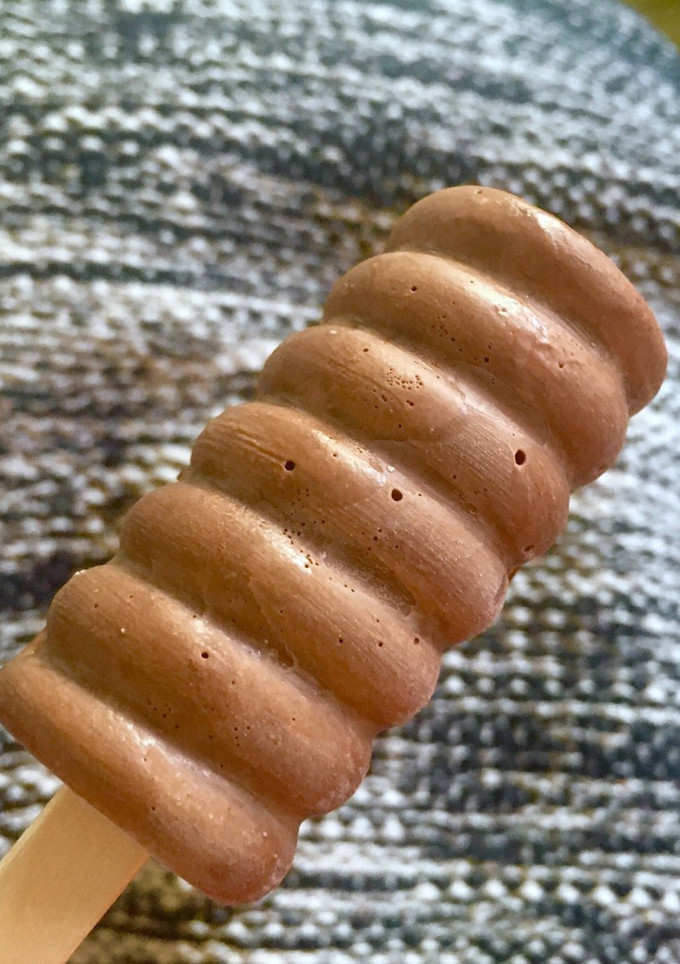 Una foto de Helados de petit suisse de chocolate caseros