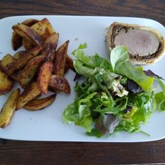 A picture of Pork Wellington.