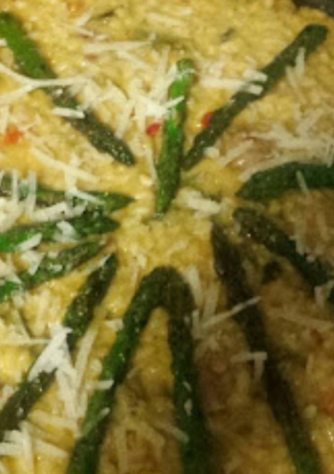 Una foto de Risotto de ciervo, calamares,y espárragos verdes